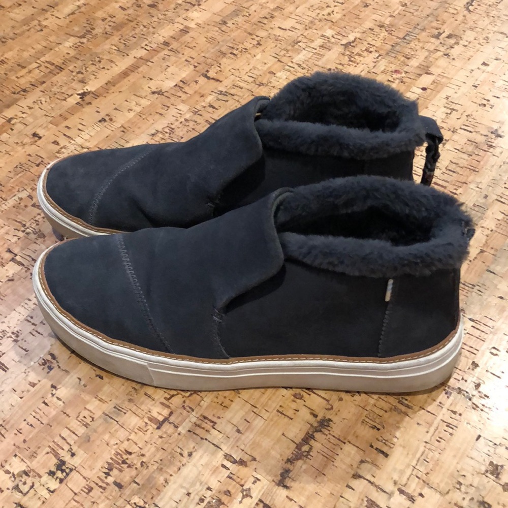 Tom’s Paxton Faux Fur Shoes boots booties - Women's size 8.5
